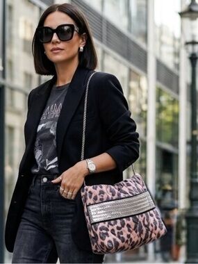 🄷&🄼 Padded Purse with chain Conscious Exclusive